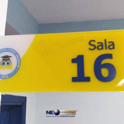 Placa de identificação de salas