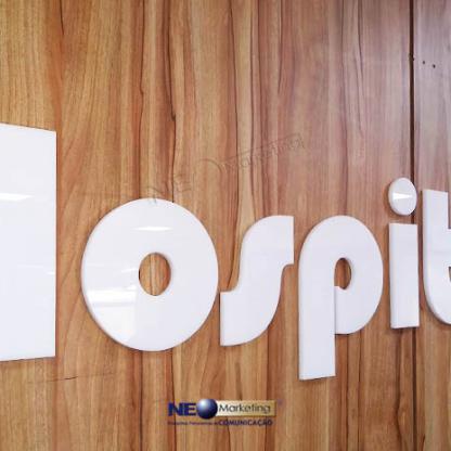 Logotipo em Acrílico Branco