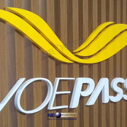 Logotipo em Acrílico com Pintura em Pantone