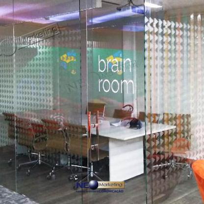 Pelicula recortada para parede de vidro