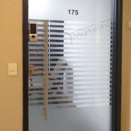 Adesivo jateado porta de escritório advocacia